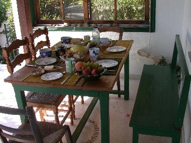petit djeuner sous la pergola