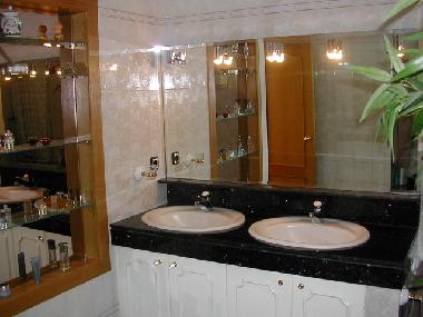 Salle de bain jacuzzi double vasque chambre Coloniale