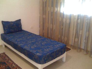 Chambre 1 : 2 Lits + garde robe 