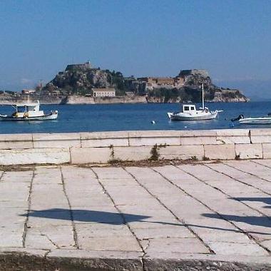 Chambre avec petit djeuner /en/au Gardeno (Kerkyra)ou appartement ou maison de vacances