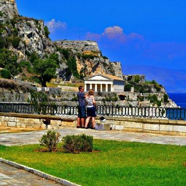 Chambre avec petit djeuner /en/au Gardeno (Kerkyra)ou appartement ou maison de vacances