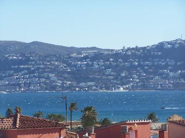 Vue panoramique sur la mer et baie de rosas depuis le solarium