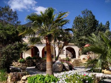 Maison de vacances /en/au Lapta (Kyrenia)ou appartement ou maison de vacances