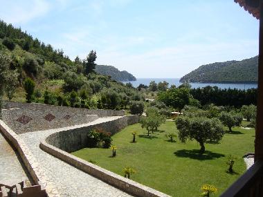 Vue (du cote de la chambre a coucher)