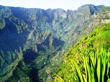 Chambre avec petit d�jeuner �/en/au Ponta do Sol (Ribeira Grande)ou appartement ou maison de vacances