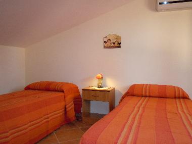 Maison de vacances /en/au cefal(campofelice di roccella) (Palermo)ou appartement ou maison de vacances