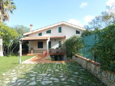 Maison de vacances /en/au Campofelice di Roccella (Palermo)ou appartement ou maison de vacances