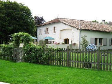 Maison de vacances �/en/au Chaunac (Charente-Maritime)ou appartement ou maison de vacances