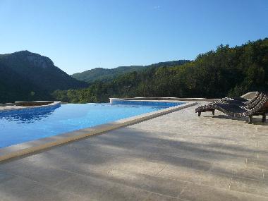 Vue sur la vall�e de Mirna