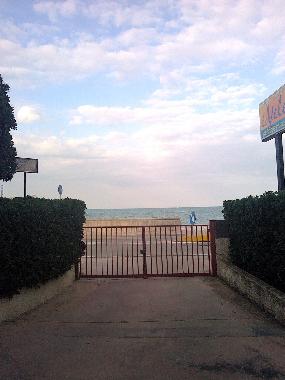 en sortant de l