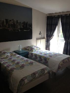 Chambre 2 : 2 Lits 90 x 200 jumelables en un lit 180 x 200