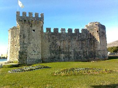 Chambre avec petit d�jeuner �/en/au Trogir (Splitsko-Dalmatinska)ou appartement ou maison de vacances