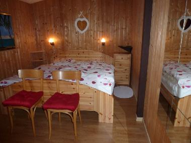 Chalet �/en/au Lajoux (La Chaux-de-Fonds)ou appartement ou maison de vacances