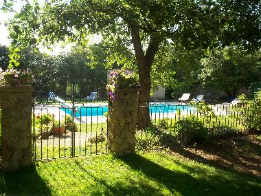 Maison de vacances �/en/au ROGNES (Bouches-du-Rh�ne)ou appartement ou maison de vacances