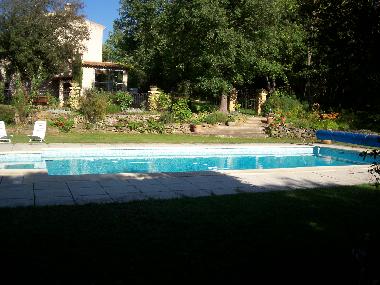 Maison de vacances �/en/au ROGNES (Bouches-du-Rh�ne)ou appartement ou maison de vacances