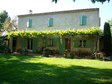 Maison de vacances �/en/au ROGNES (Bouches-du-Rh�ne)ou appartement ou maison de vacances