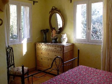 Maison de vacances �/en/au ROGNES (Bouches-du-Rh�ne)ou appartement ou maison de vacances