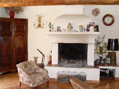 Maison de vacances �/en/au ROGNES (Bouches-du-Rh�ne)ou appartement ou maison de vacances