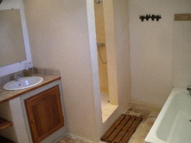 Maison de vacances �/en/au La Garde Adh�mar (Dr�me)ou appartement ou maison de vacances