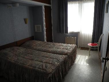 Chambre avec deux lits