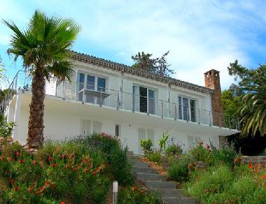 Villa �/en/au Theoule (Alpes-Maritimes)ou appartement ou maison de vacances