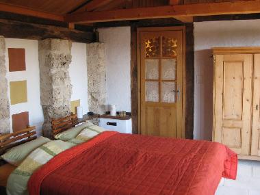 Chambre avec petit djeuner /en/au Montmiral (Drme)ou appartement ou maison de vacances