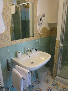 Chambre avec petit d�jeuner �/en/au Ischia (Napoli)ou appartement ou maison de vacances