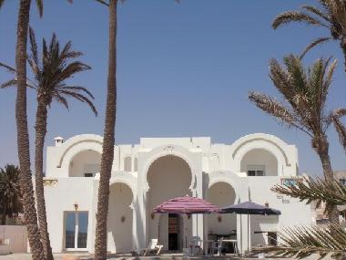 les appartements sont au 1er �tage de chaque cot�
