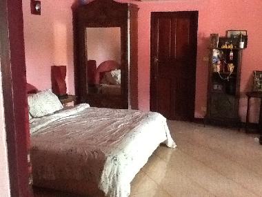 les chambres ont salle de bain privee .