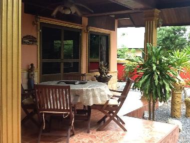 autre terrasse pour les repas .