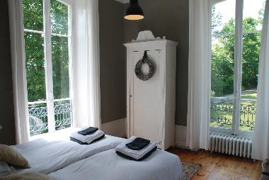 Palais / Chteau /en/au La Pacaudiere (Loire)ou appartement ou maison de vacances