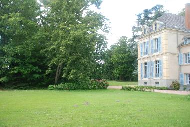 Palais / Chteau /en/au La Pacaudiere (Loire)ou appartement ou maison de vacances