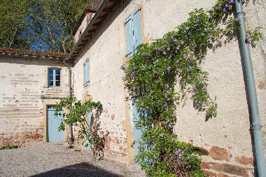 Palais / Chteau /en/au La Pacaudiere (Loire)ou appartement ou maison de vacances