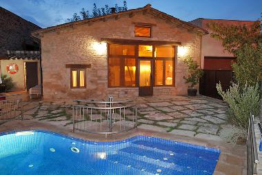 Jardin avec piscine prive