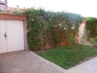 Jardin et entr�e voiture