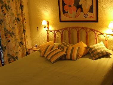 Chambre principale avec salle de bain attenante (vue mer) 