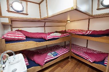 Bateau /en/au Harlingen (Friesland)ou appartement ou maison de vacances