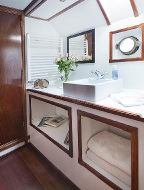 Bateau /en/au Harlingen (Friesland)ou appartement ou maison de vacances
