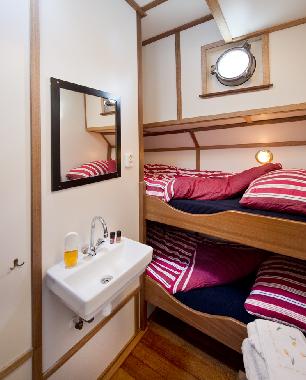 Bateau /en/au Harlingen (Friesland)ou appartement ou maison de vacances