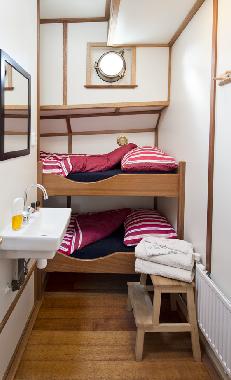 Bateau /en/au Harlingen (Friesland)ou appartement ou maison de vacances
