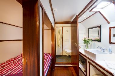 Bateau /en/au Harlingen (Friesland)ou appartement ou maison de vacances