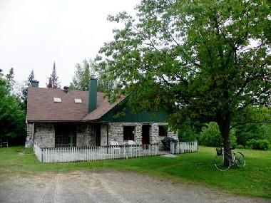 Chalet �/en/au Lac-Sup�rieur (Quebec)ou appartement ou maison de vacances