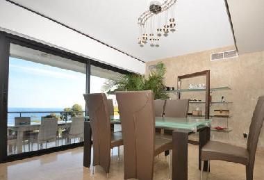 Chambre avec petit d�jeuner �/en/au Vallauris (Alpes-Maritimes)ou appartement ou maison de vacances