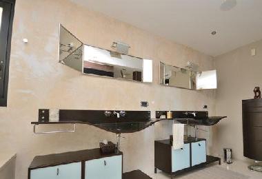 Chambre avec petit d�jeuner �/en/au Vallauris (Alpes-Maritimes)ou appartement ou maison de vacances