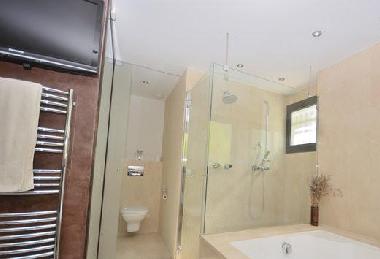 Chambre avec petit d�jeuner �/en/au Vallauris (Alpes-Maritimes)ou appartement ou maison de vacances