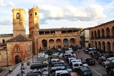 Alcaraz plaza mayor a 1km