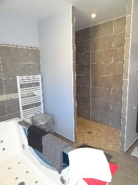 Villa /en/au Castillon-du-Gard (Gard)ou appartement ou maison de vacances