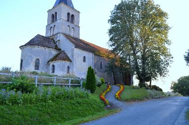 ce tr�s joli petit village de caract�re de Montambert avec son �glise class�e site Clunisien 