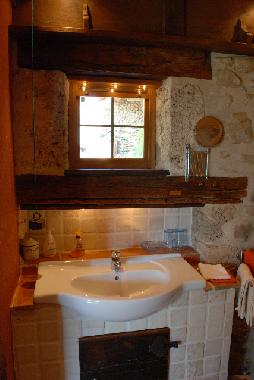 Chambre avec petit djeuner /en/au Montmiral (Drme)ou appartement ou maison de vacances