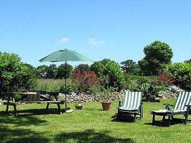 G�te Les 3 Voiles- D�tente au jardin